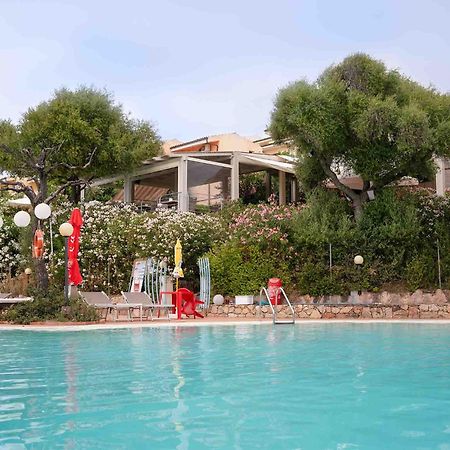 Aparthotel Il Borgo Di Badesi Extérieur photo