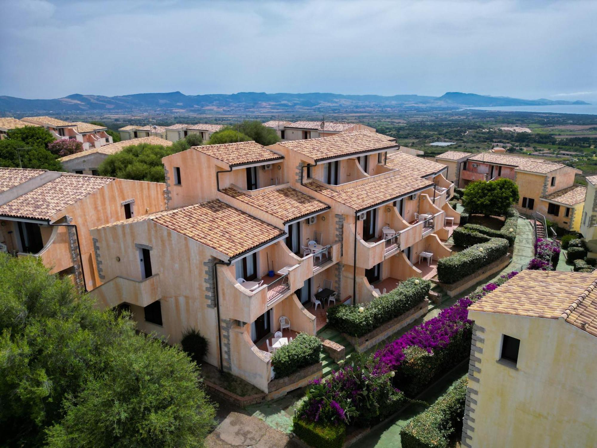 Aparthotel Il Borgo Di Badesi Extérieur photo