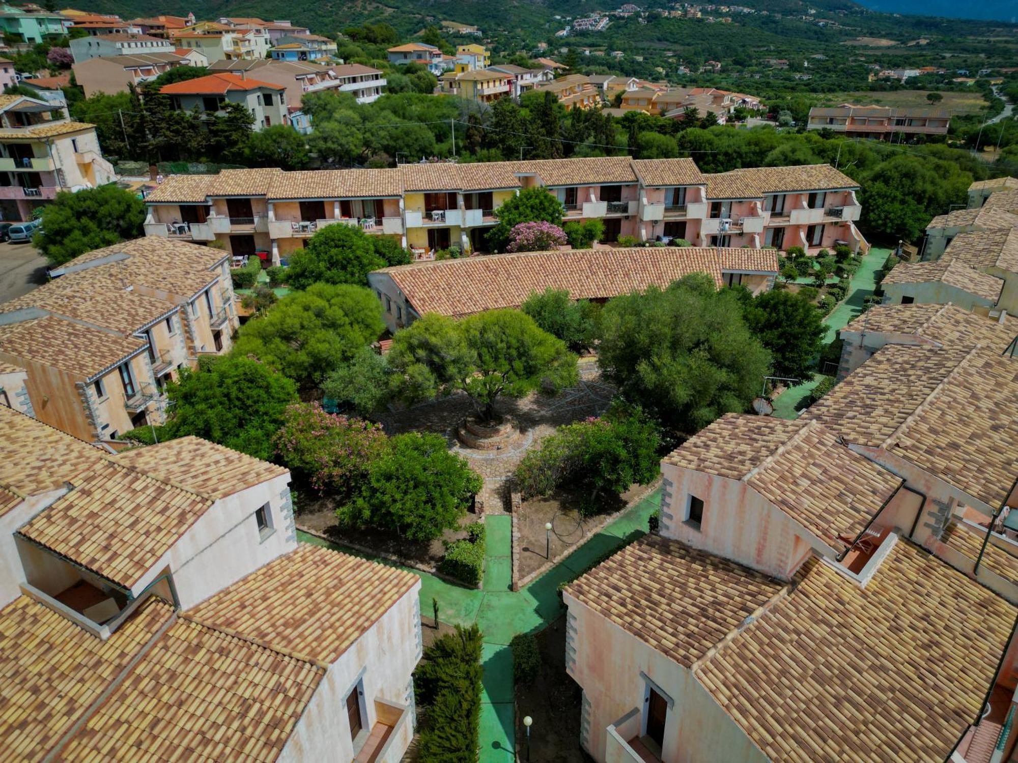 Aparthotel Il Borgo Di Badesi Extérieur photo