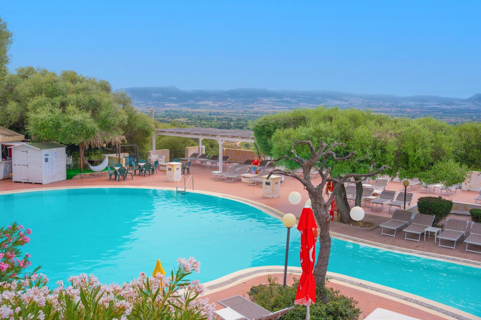 Aparthotel Il Borgo Di Badesi Extérieur photo