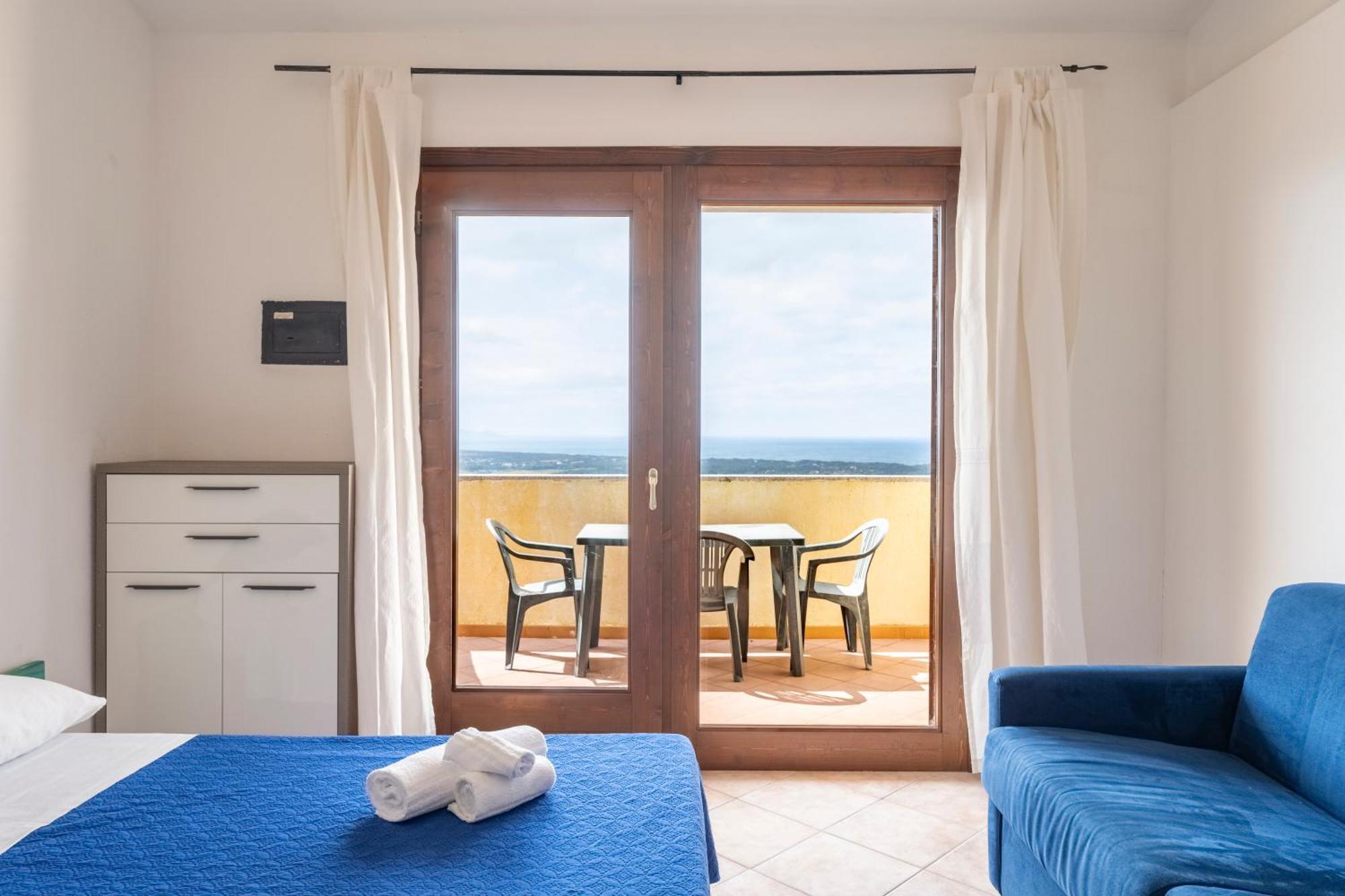 Aparthotel Il Borgo Di Badesi Extérieur photo