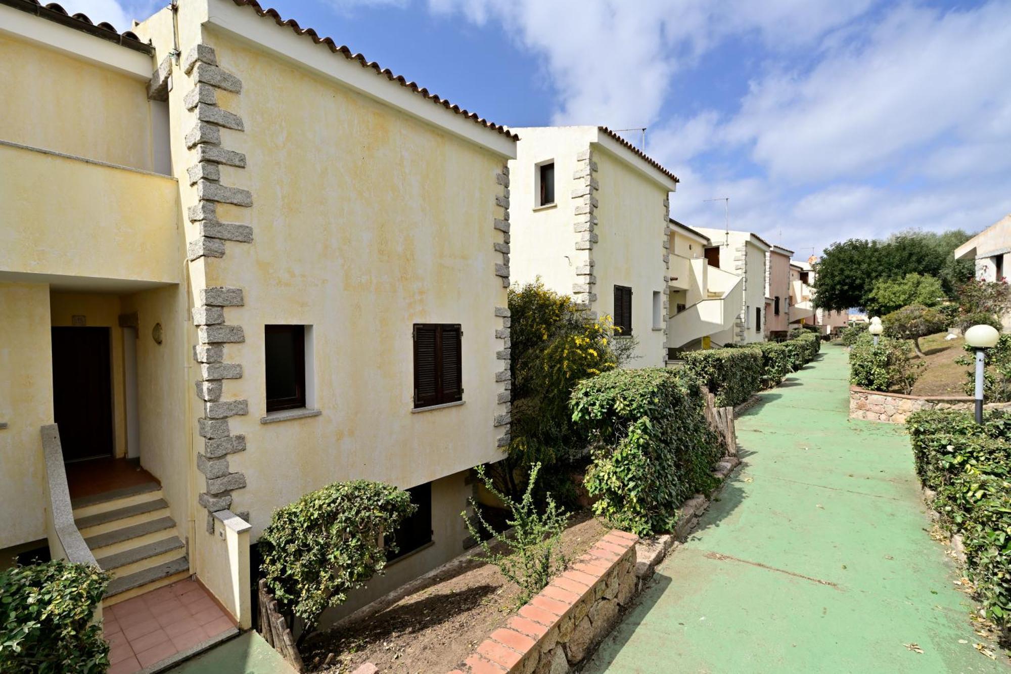 Aparthotel Il Borgo Di Badesi Extérieur photo